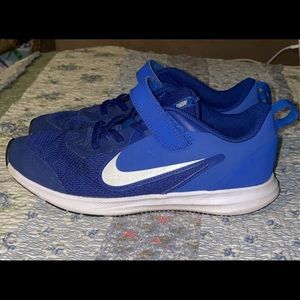 VGUC Nike Boys 3Y Blue Sneakers